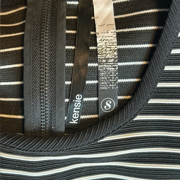 Kensie classic crew neck black white stripe shortsleeved structured top - Picture 7 of 9